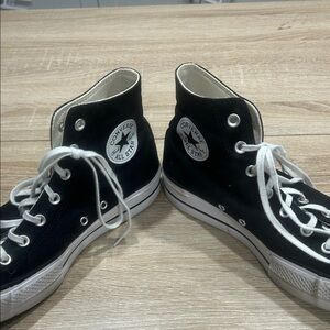Converse Black & White High Top Sneakers women’s. 10 euc